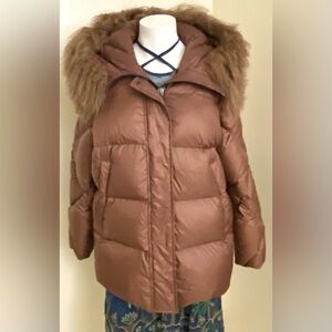 Post card Women's down jacket with a hood, made in Italy. Really fur.